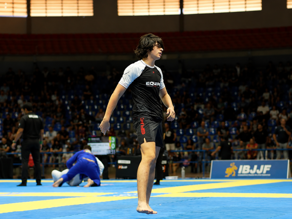 Treino de jiu-jitsu sem kimono