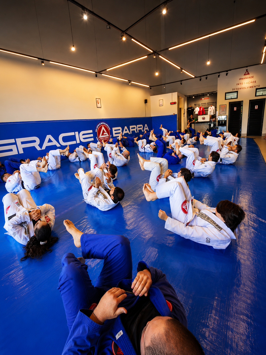 Atletas em treino avançado de jiu-jitsu